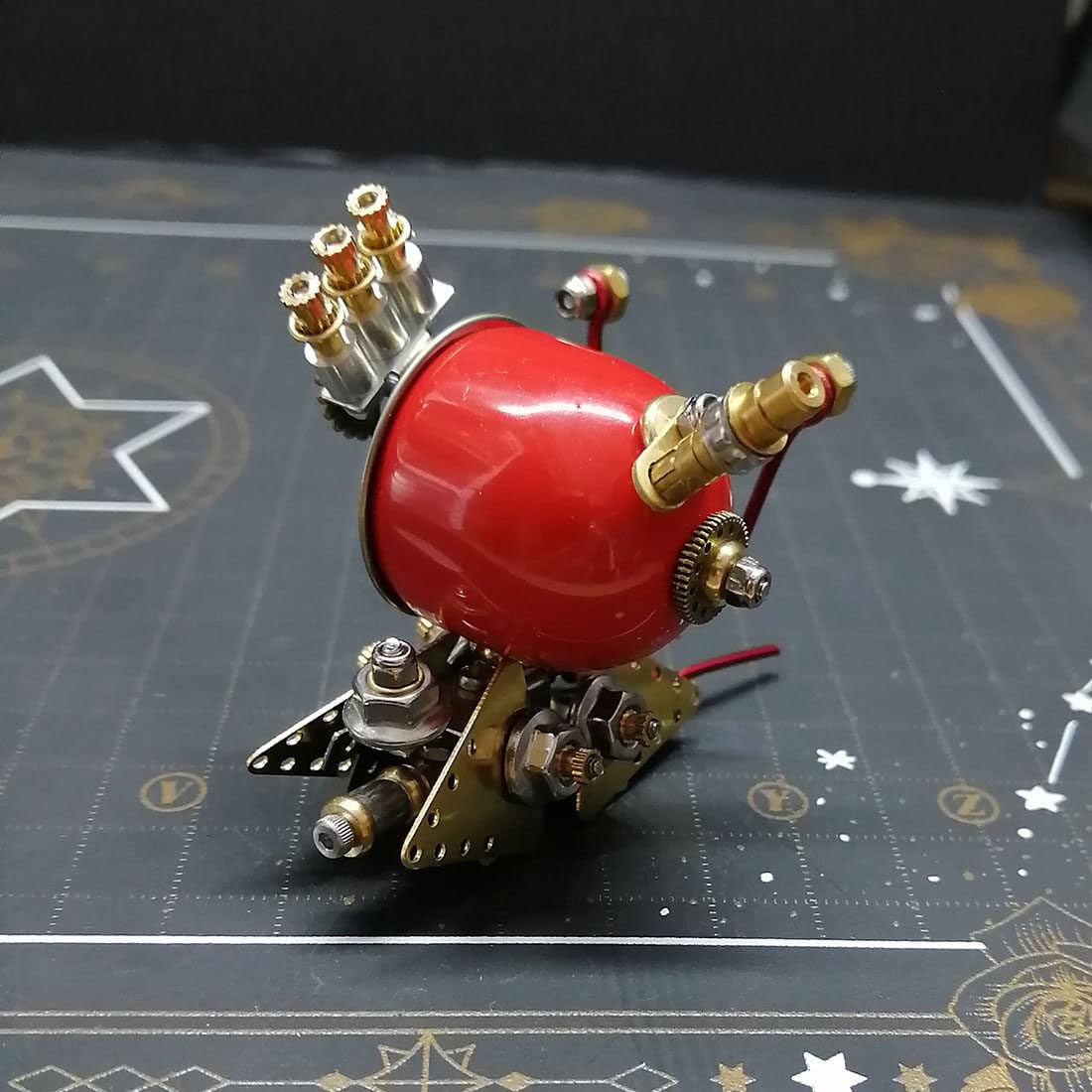 Ślimak metalowe puzzle 3D, zestaw modelarski, steampunk, mechaniczny ślimak, "zrób to sam", metalowa budowa, dekoracja biurka, przedmiot kolekcjonerski (kolor czerwony)