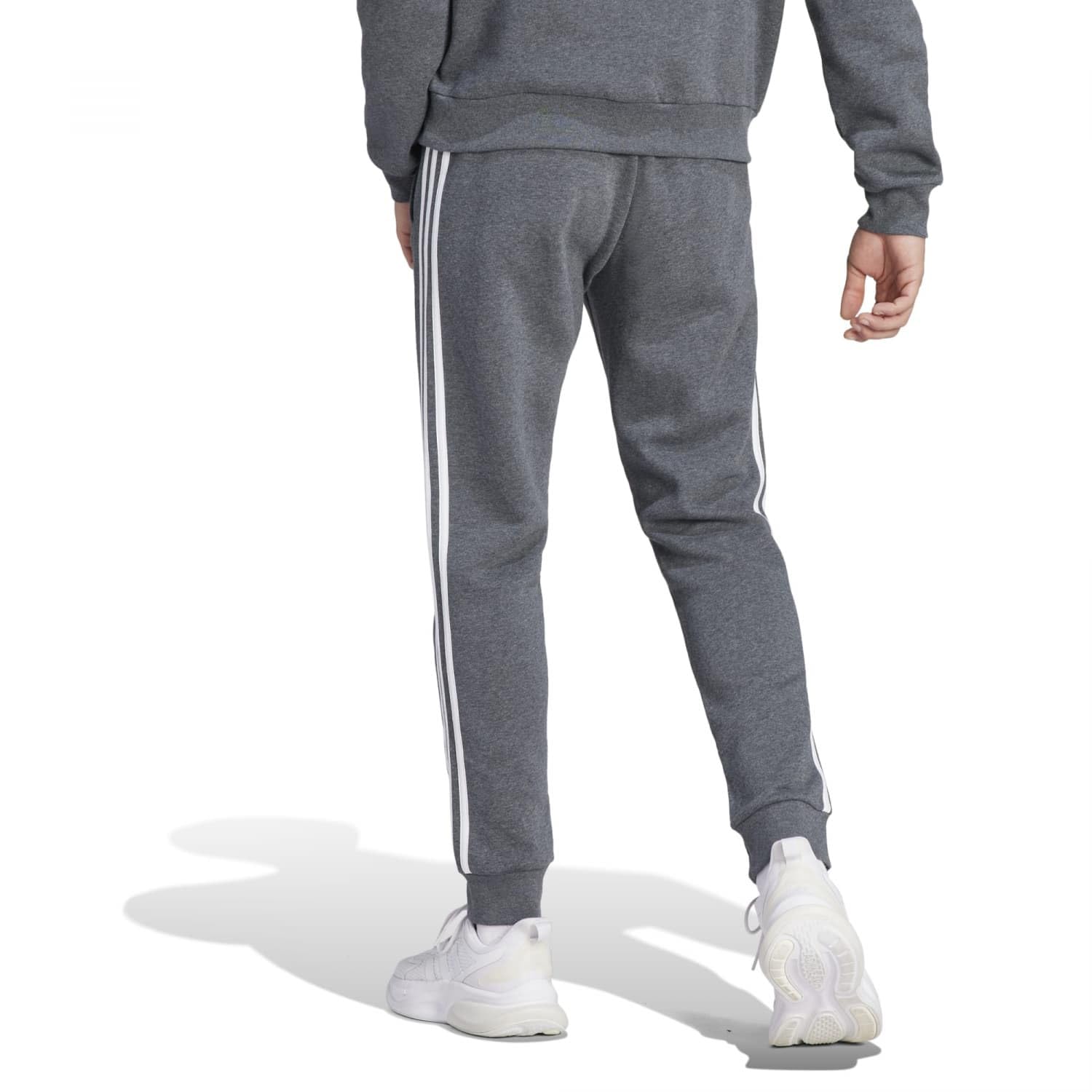 adidas Herren Essentials Fleece 3-Stripes Tapered Cuff Pants, dark grey heather, M