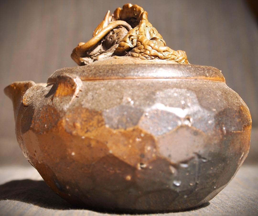 新品★竹内靖之【師：山本陶秀】★★備前龍摘み籐手付き面取り土瓶 Amazon.co.jp: 竹内靖之師：山本陶秀備前龍摘み籐手付き面取り