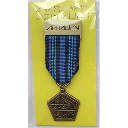 Amazon 嵐 公式グッズ Live Tour 2014 The Digitalian 大阪 会場限定 メダルブローチ アイドル 芸能人 グッズ 通販