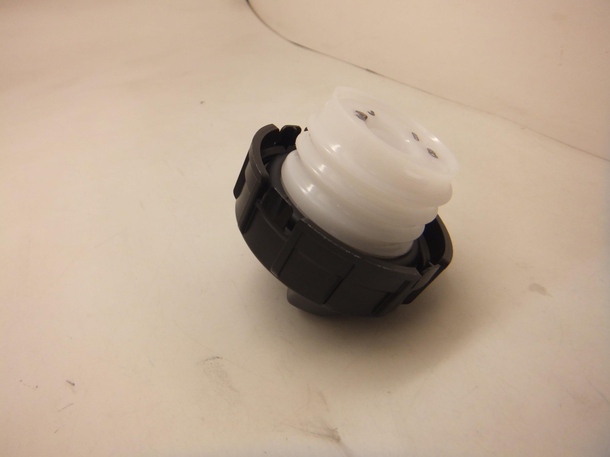 Amazon | 三菱 パジェロミニ(H53A/H58A)フューエルタンクキャップ 黒