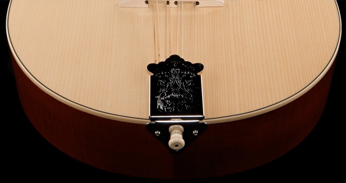 OCTAVE MANDOLIN BOUZOUKI SCALA CORTA MADE IN EUROPE MANDOLINO OTTAVA BASSA IN MASSELLO TOP ABETE E ACERO FONDO FASCE MANICO SCALA 584mm