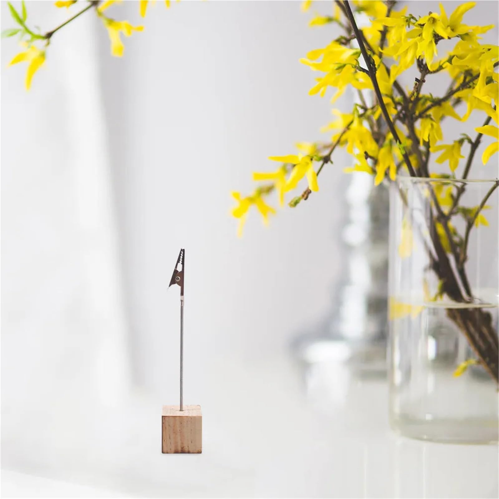 Lot de 50/100 pinces à mémo élégantes en bois massif avec base cube solide pour photos, mémos, numéros de table, cartes de nom, décoration de fête de mariage pour tables, magasins, étiquettes, bureau