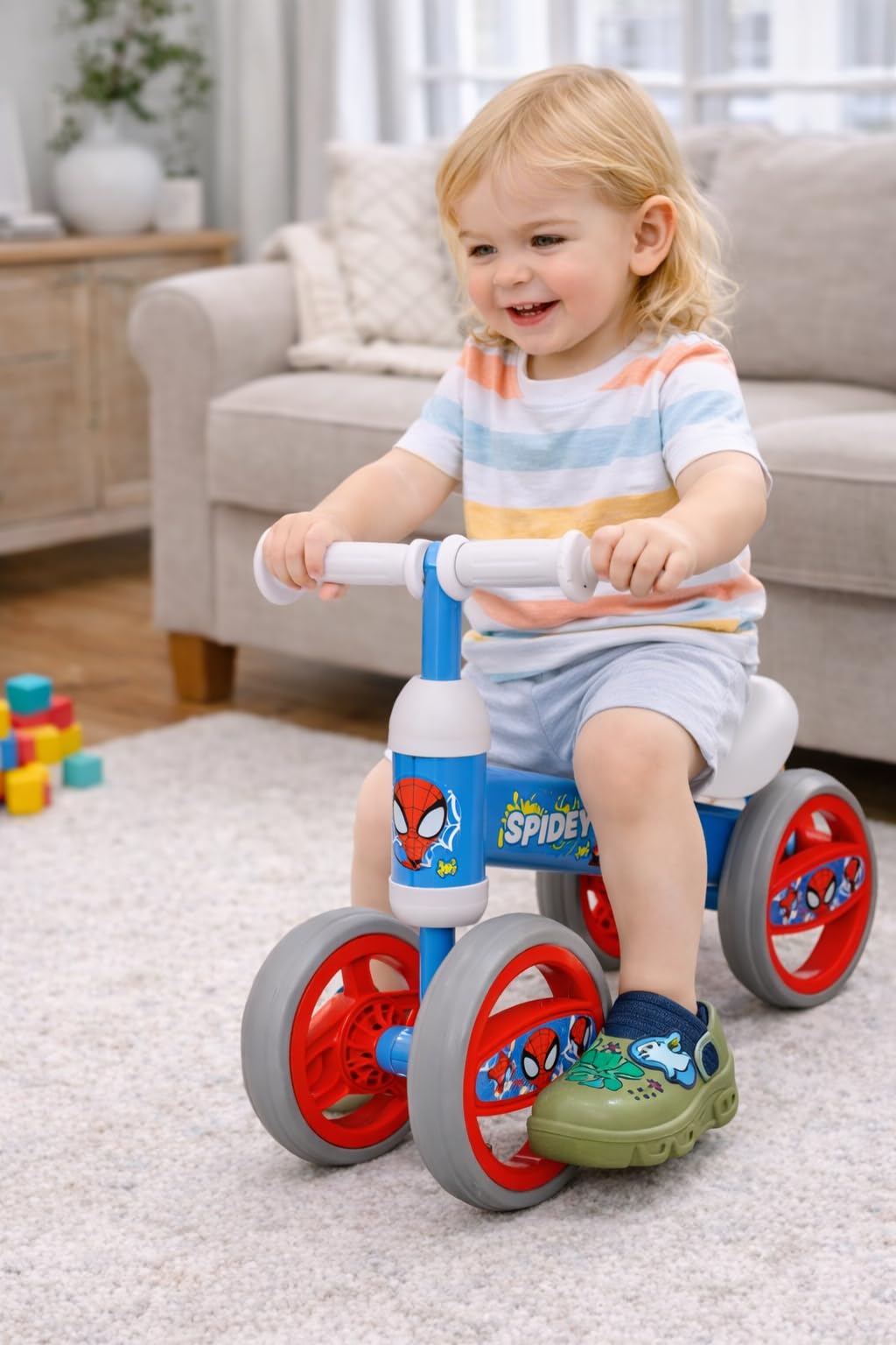 Kinder Laufrad mit 4 Rädern für Kinder ab 1 Jahr, Spiderman Paw Patrol und Stitch Design, Balance Bike für Jungen und Mädchen max. 20kg (Rot)