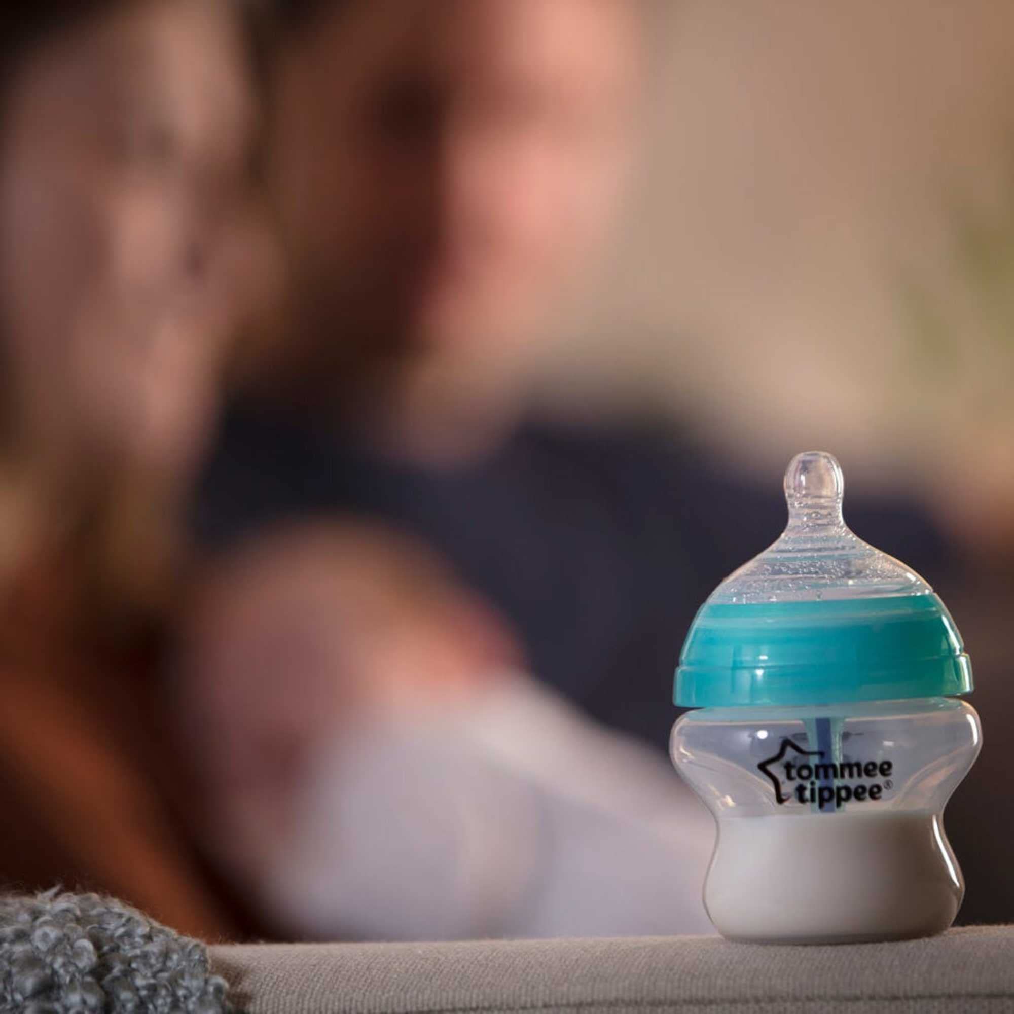 Tommee Tippee Advanced Anti-Colic Newborn Baby Bottle Starter Set, Breast-Like Teat and Heat Sensing Technology, Clear