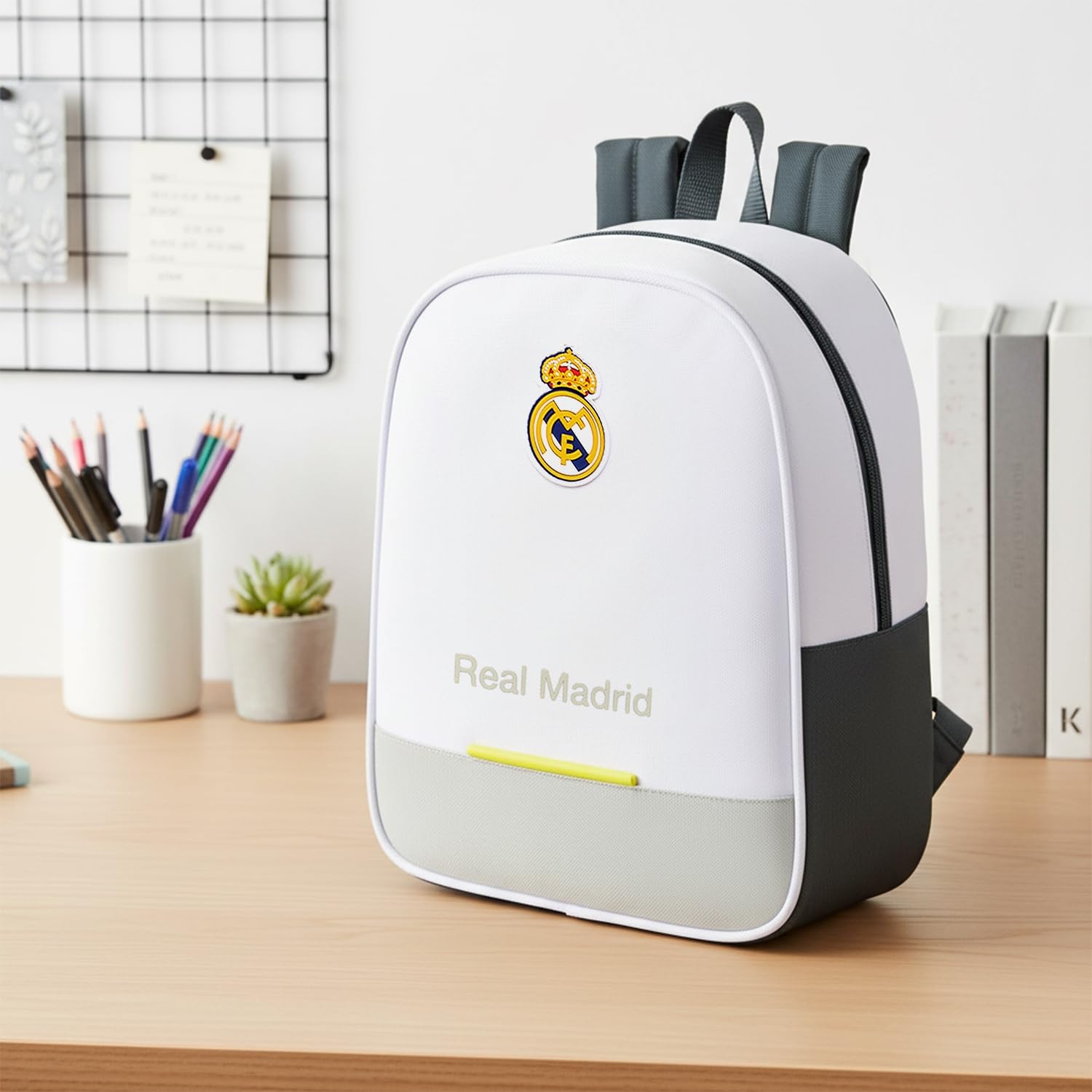 Mochila Real Madrid Viaje Gran Capacidad y Respaldo Acolchado Licencia Oficial Resistente Niños, Jóvenes y Adultos
