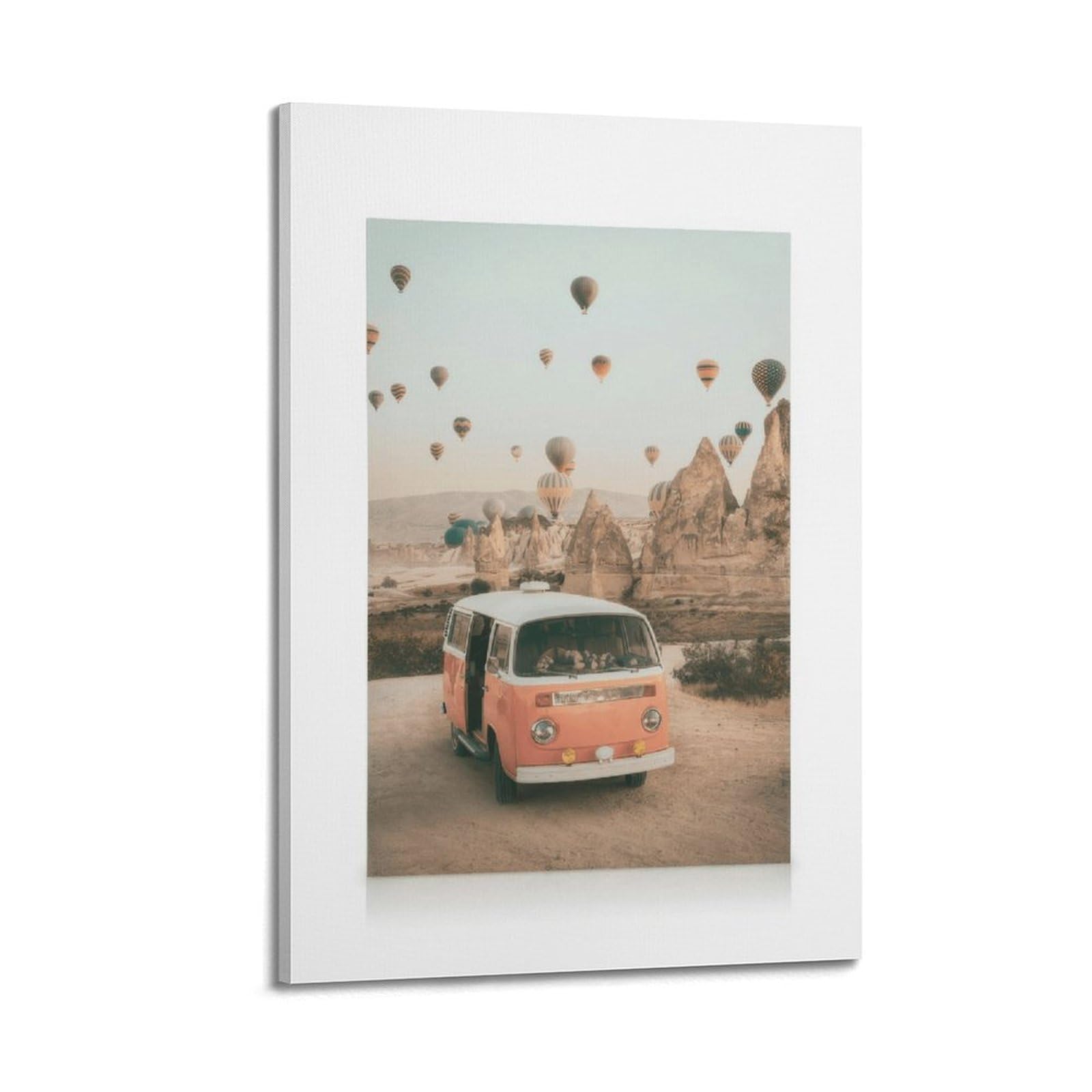 Wydruk na płótnie vintage pomarańczowy i biały samochód kempingowy z balonami na gorące powietrze latający nad skalistym krajobrazem plakat dekoracyjny obraz płótno plakaty ścienne i obraz artystyczny