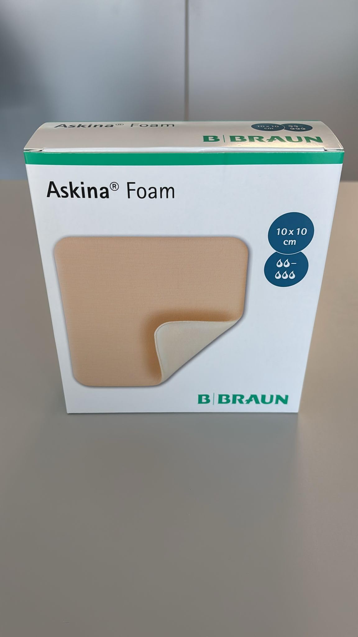 B BRAUN Askina Foam, opatrunek piankowy poliuretanowy, 10 x 10 cm, 10 sztuk, na rany o umiarkowanym do obfitym wysięku, nieklejący, podwójna warstwa