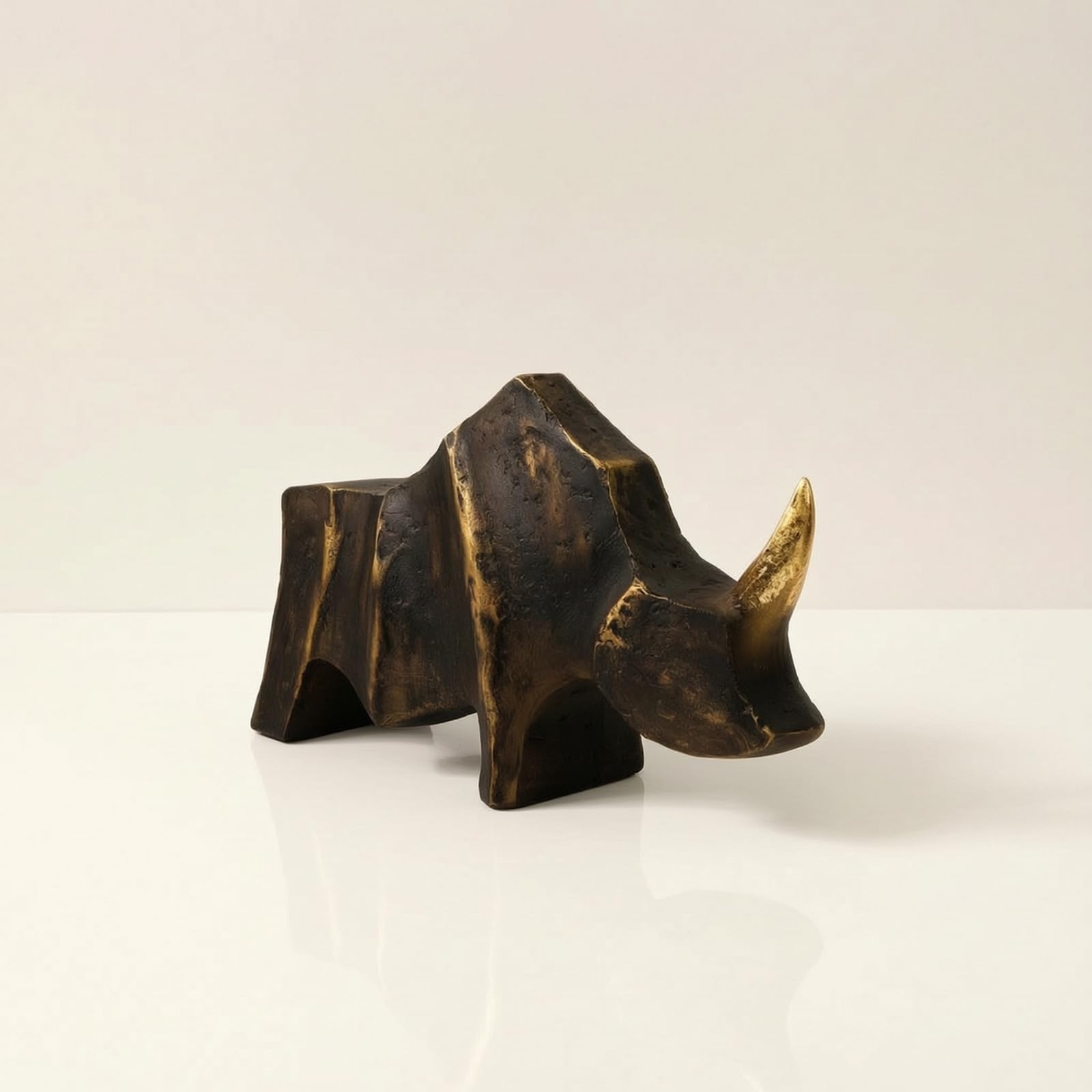 Escultura de Figura Estatua Adorno Decorativo de Resina con Acabado Antiguo y Cuernos Dorados Textura Facetada Adecuada para Salón Oficina Estantería, 22.5cm 6.5cm 12.5cm