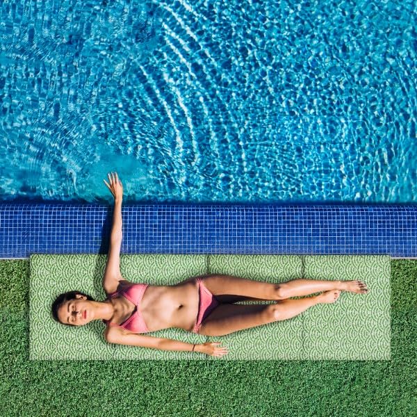 DOMAREX XXL Strandmatte - 180x50x2 cm - Dicke & Faltbare Strandliege für Steinstrand & Sand - Wasserdicht, Groß, Robust & Bequem - Perfekt für Outdoor & Reisen - Blue Passion (Alicante Geo)