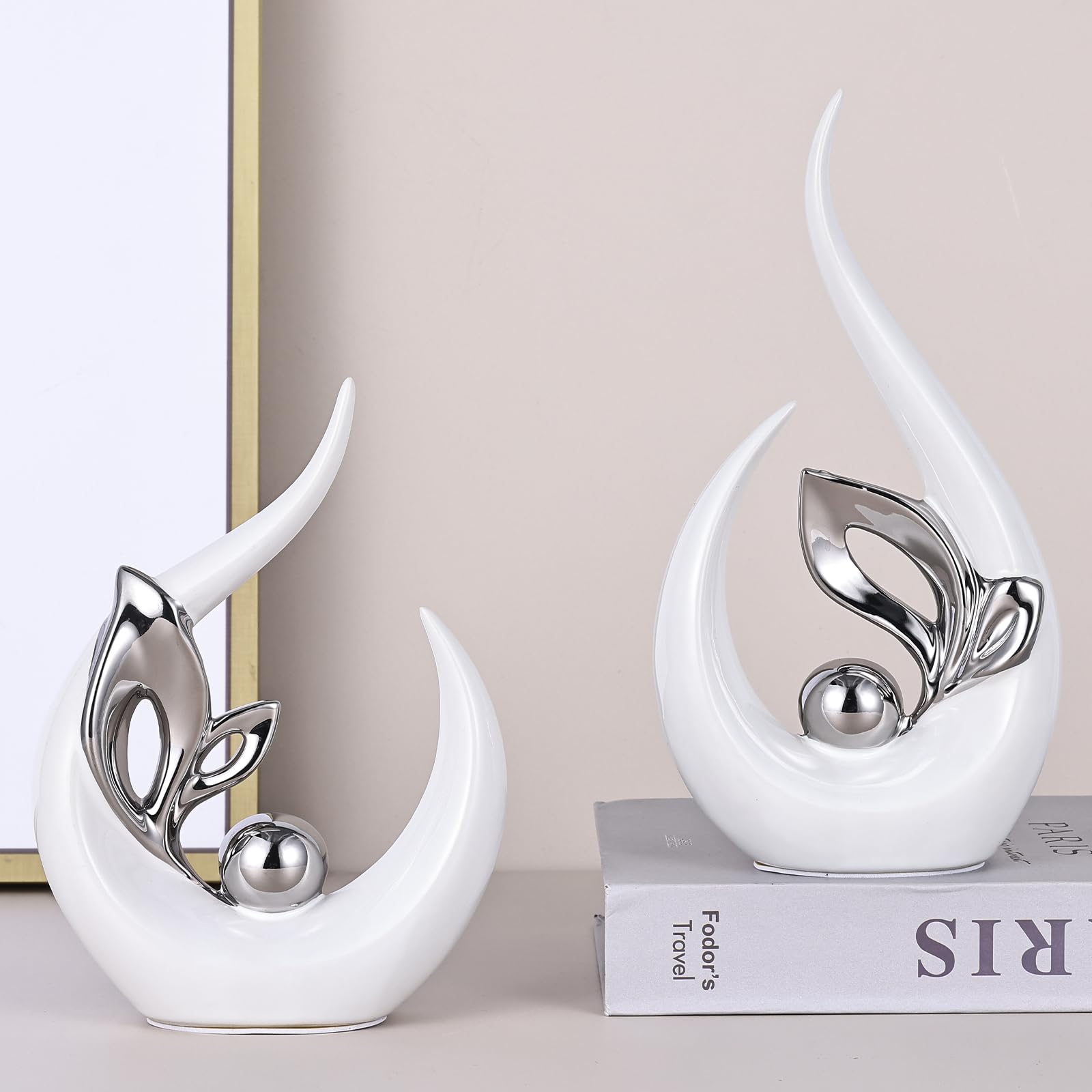 Sculture astratte bianche e argentate, decorazione per la casa, statua d'arte in ceramica da mettere su scaffali e supporto TV, decorazione per centro di intrattenimento con accento argento,