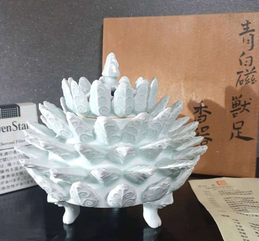 京焼　清水焼　名工　【吉川充】造　青白磁　獣足　香器　香炉　個展出品作品 Amazon｜京焼 清水焼 名工 吉川充造 青白磁 獣足 香器 香炉 個展