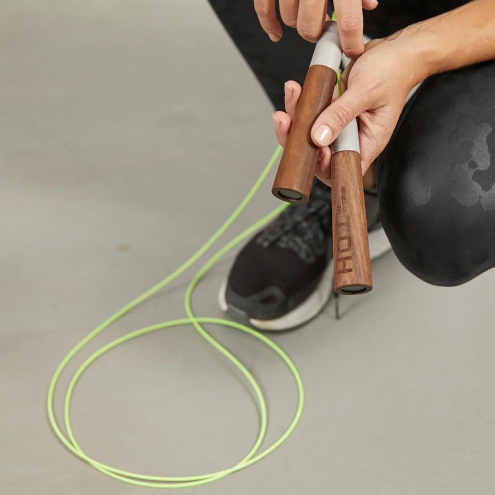Kettler Springseil, Griffe aus Nussbaumholz, Präzisionskugellager, für intensive Workouts