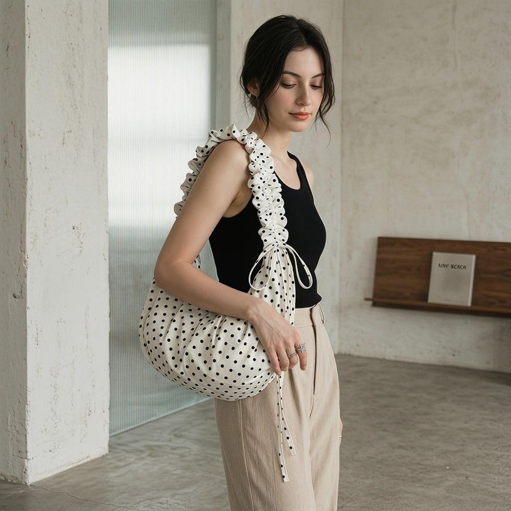 Nylon Messenger Bag Lightweight Elegant Large Capacity Dumpling Bag Lace Pleated Drawstring Crossbody Bag Outdoor