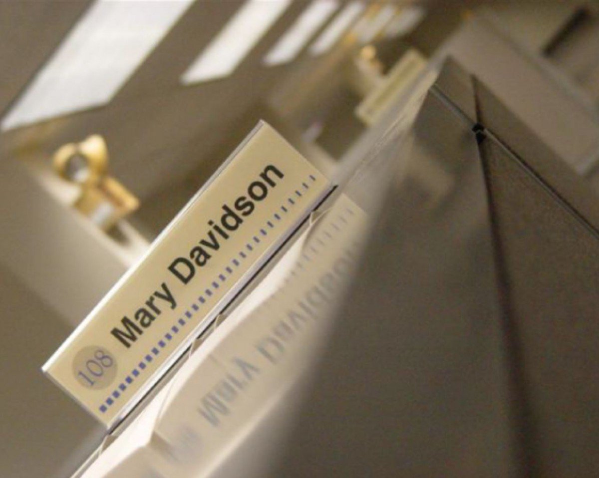 Cubicle X-Ray Vision 8" X 2" Double-Sided Office Cubicle Nameplate Sign Frame (Single Pack)