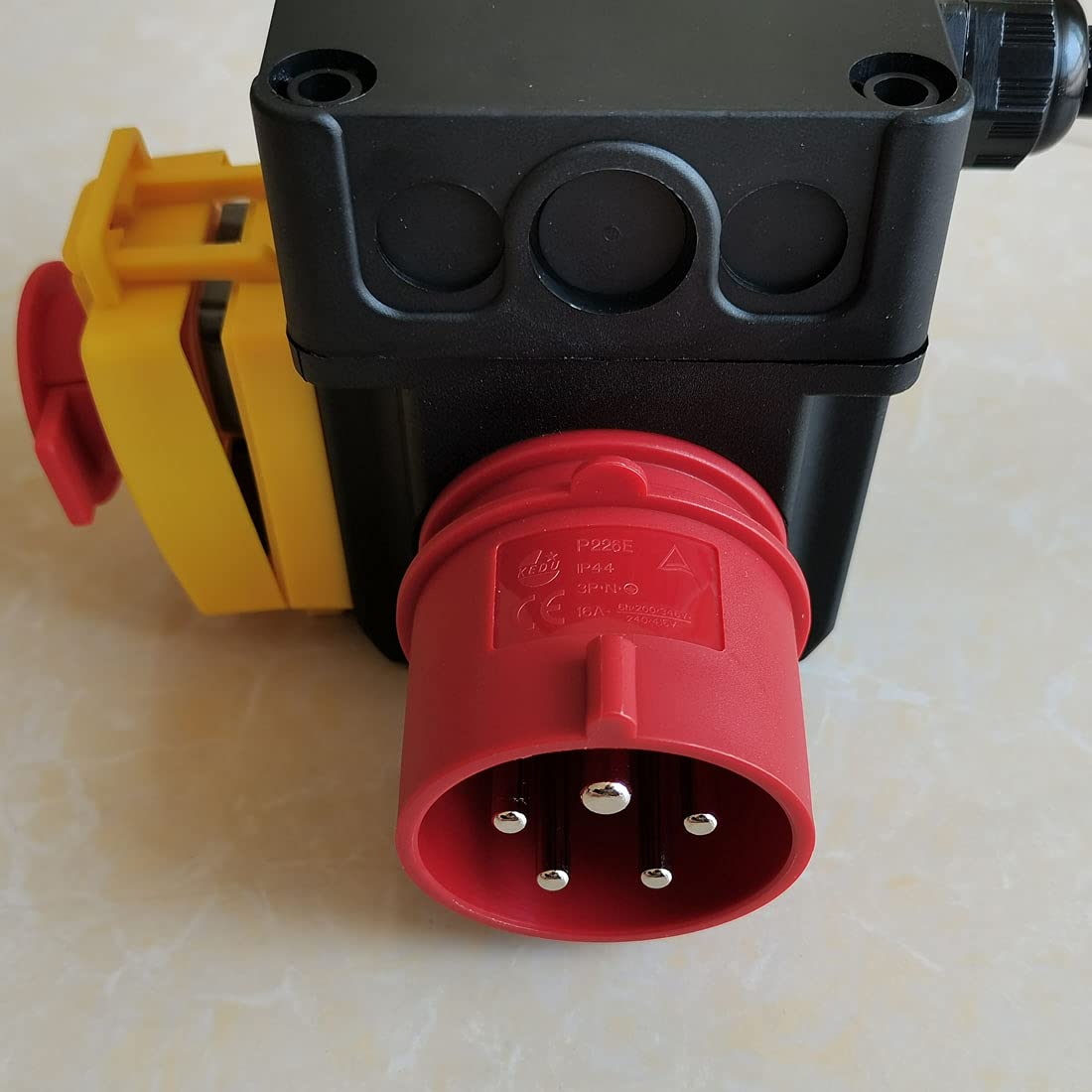 Interruptor electromagnético impermeable KEDU Combinación interruptor-enchufe europeo Interruptor de botón de parada de emergencia industrial trifásico KOA1L 8A (AC-15) 12A (AC-3) AC 400V IP54 CE
