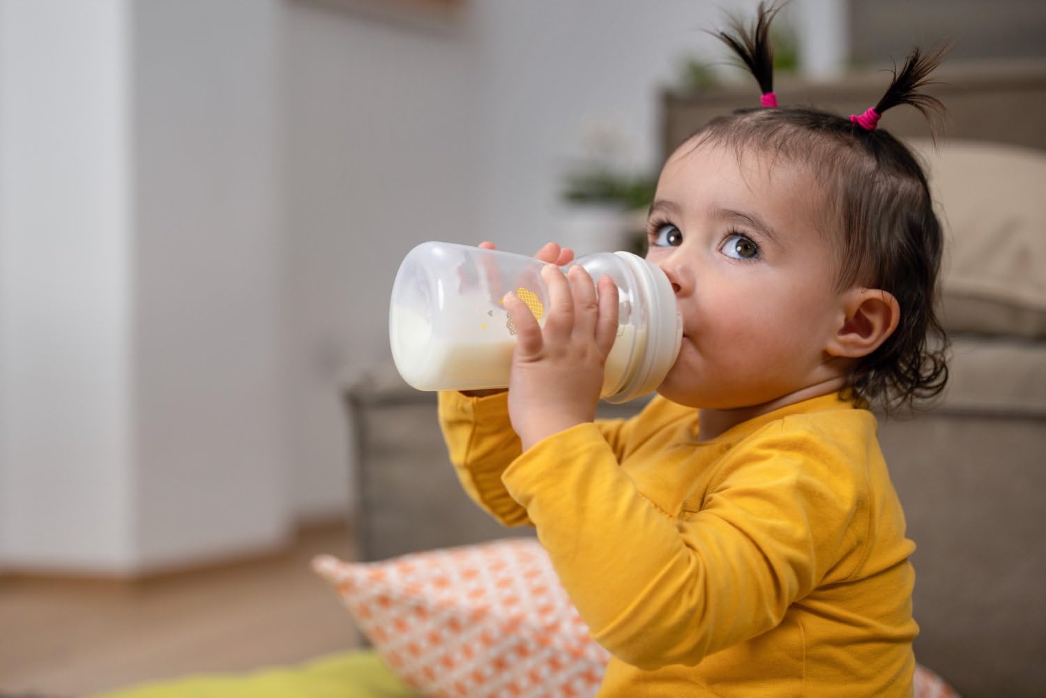 Chicco Biberón Anticolico Natural Feeling, Biberones Anticolicos Bebé 6 Meses+, Biberón Bebé 330 ml de Silicona, Flujo Rápido, Pack 2 Unidades, Azul y Neutro