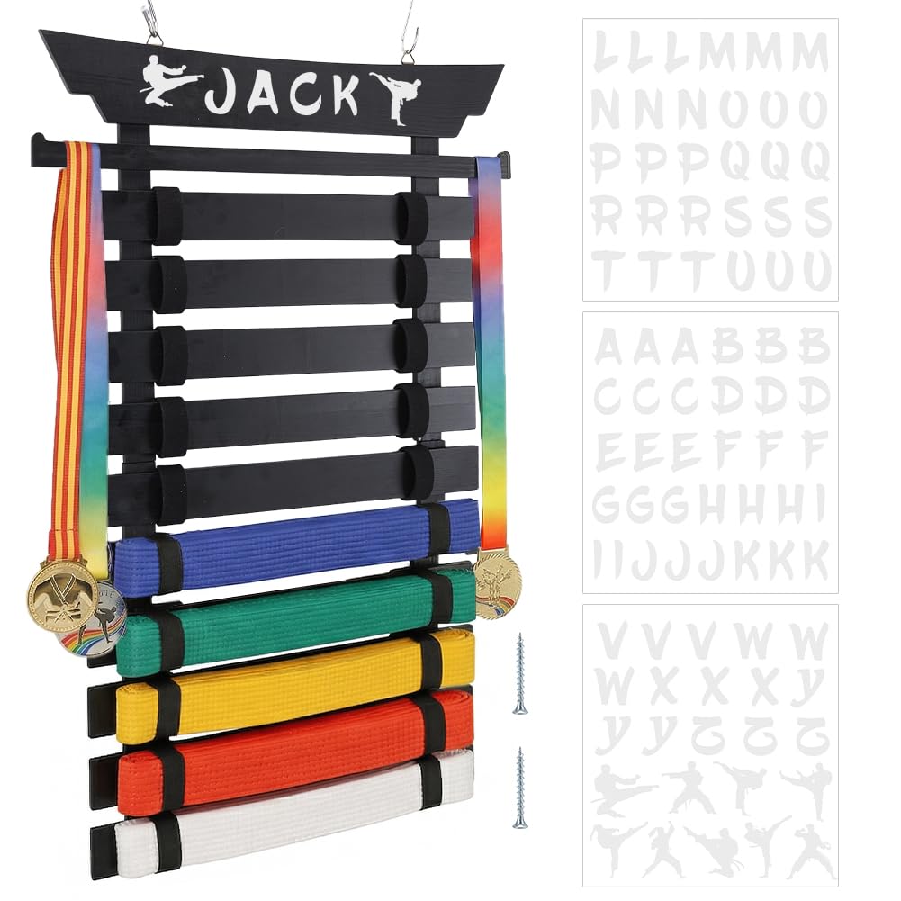 nbeads Wandmontierter Karate-Gürtel-Präsentationsständer aus Holz 10 Fächer, 65x43cm Schwarzer Kampfsportgürtel-Organizer Mit Buchstabenaufklebern Für Taekwondo-Gürtel