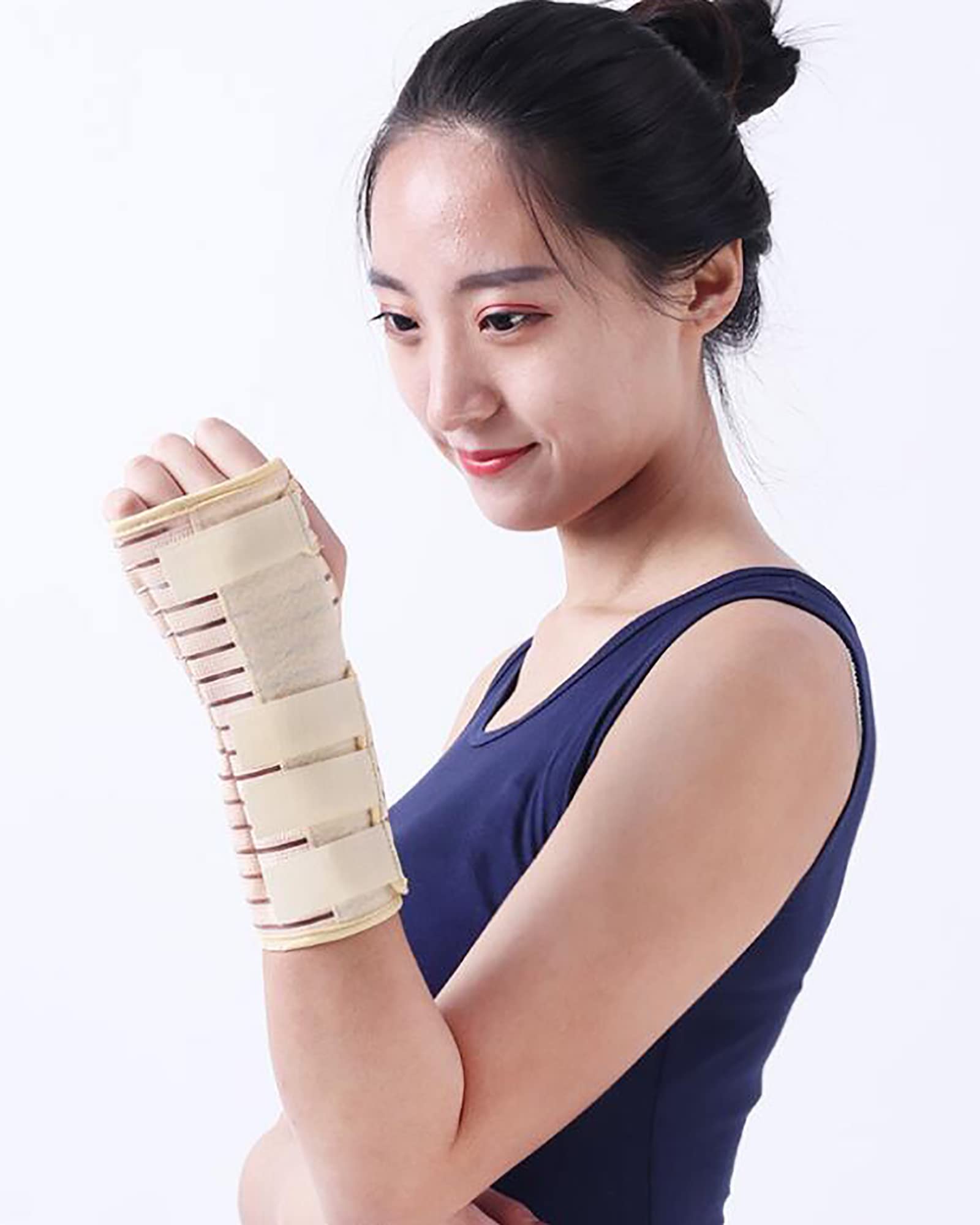 Soporte para fracturas de muñeca Férula de mano en reposo ajustable Inmovilizador de muñeca durante la noche para aliviar y tratar el dolor de muñeca, Derecha, S (Derecha M)