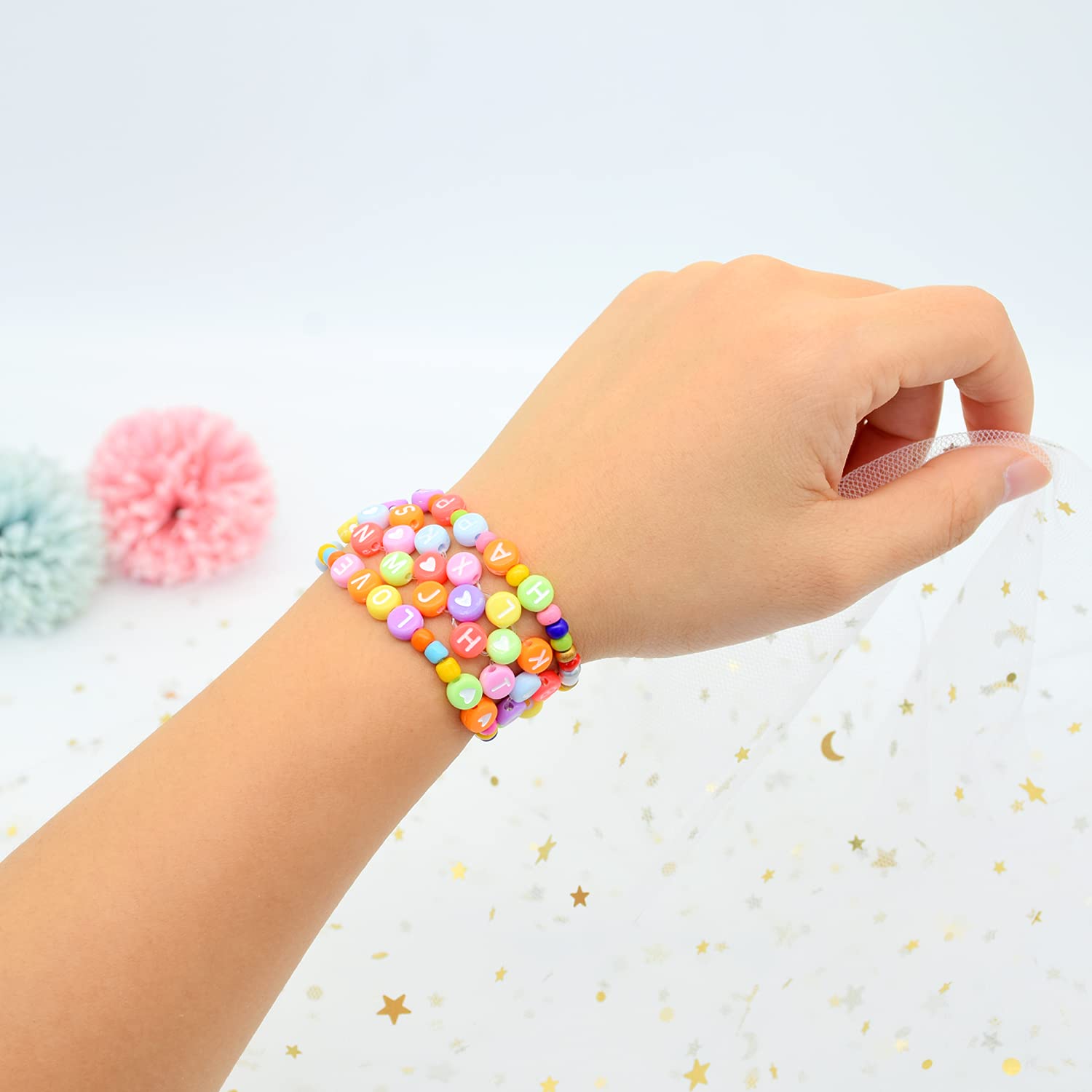 YUHIAKE Lot De 1400 Perles Rondes Blanches En Forme De Lettre