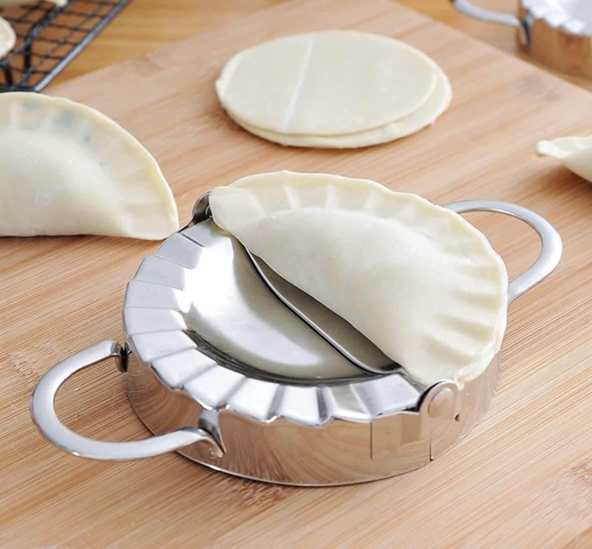 DEVIEZONE BIG SIZE Stainless Steel Dumpling Making Kit,Gujiya/Gujia Karanji Momos Maker Mould Cutter Sacha Machine,Kitchen Molds for Festivals,Ravioli Cake Dumpling Pastry Pierogi Dough Wraps Mold-1Pc