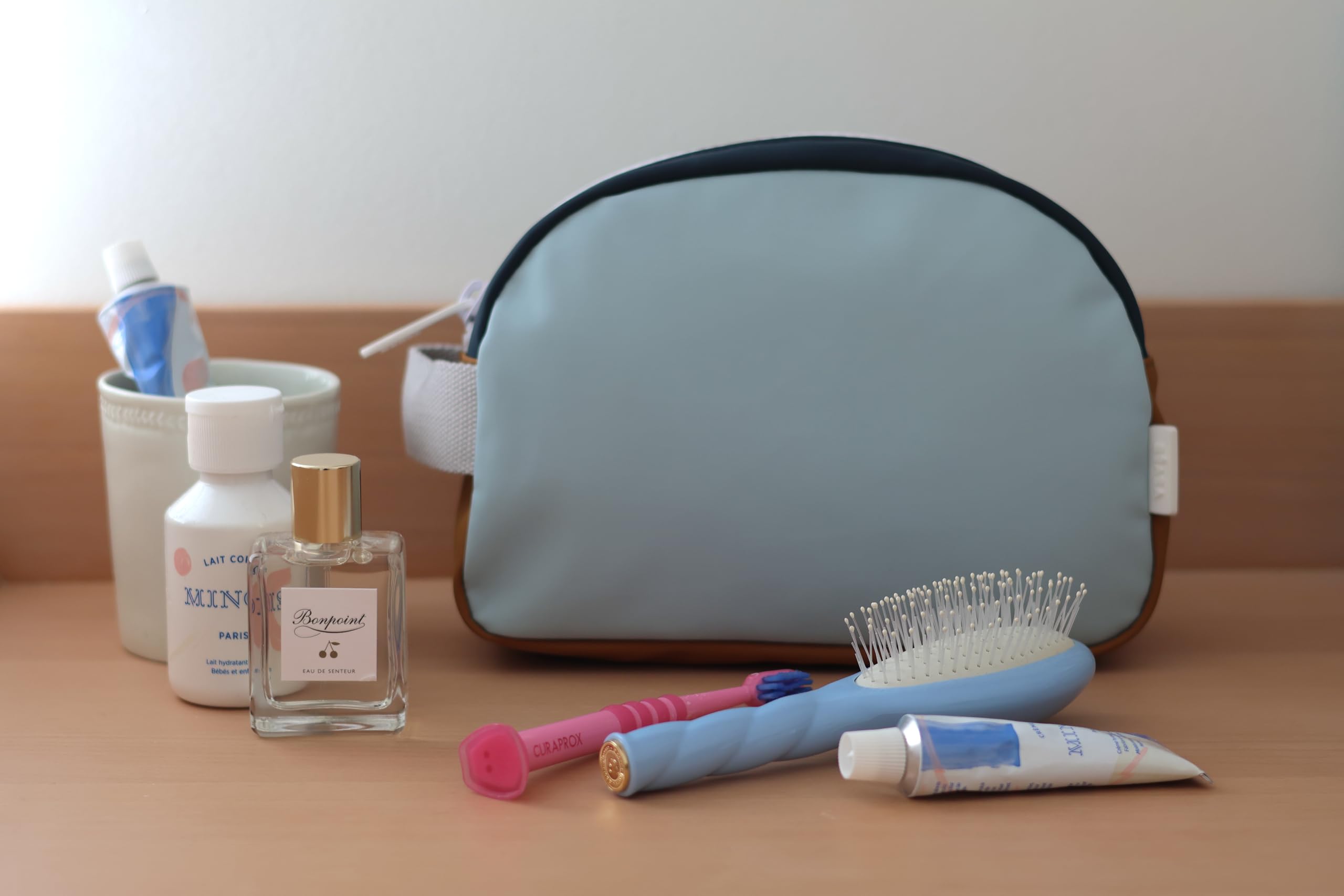 BÉABA, Trousse de toilette Bébé/Enfant, Waterproof, Grande Contenance 2,5L, Ouverture Large Zippée, Etiquette Nom, Effet Gomme, Faro, Night Blue