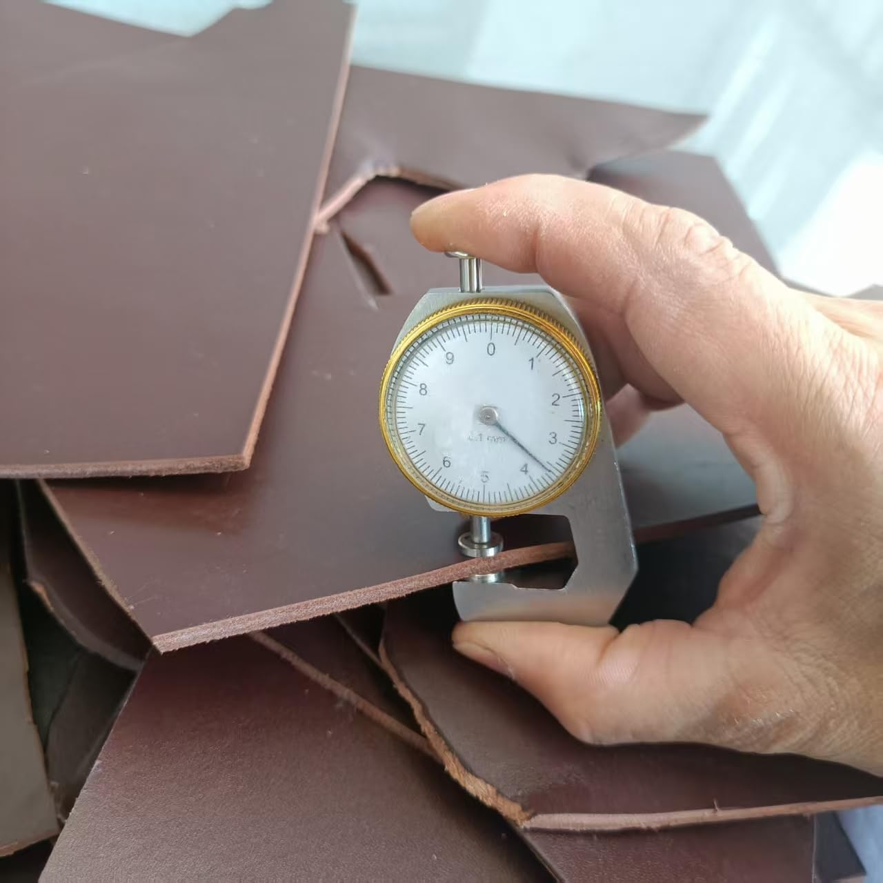 Full Grain Leather Scraps, 7-10 oz Thickness, Vegetable Tanned Leather Pieces, 3-4mm, for Stamping, Carving, Gaskets (Brown 500g)