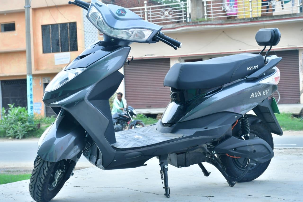 AVS Rocket Electric Scooty/Scooter with Front & Rear Drum Brakes and 60A/30Ah Battery Capacity