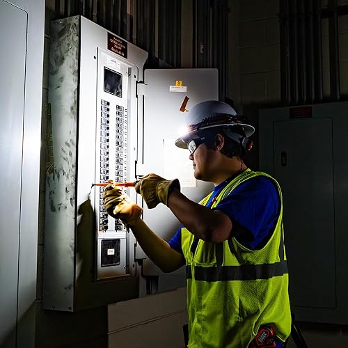 Miniatura 7 de Klein Tools 56308 Linterna frontal recargable con correa, 575 lúmenes, LED de haz ancho, modos de enfoque directo o todo encendido, para trabajo y