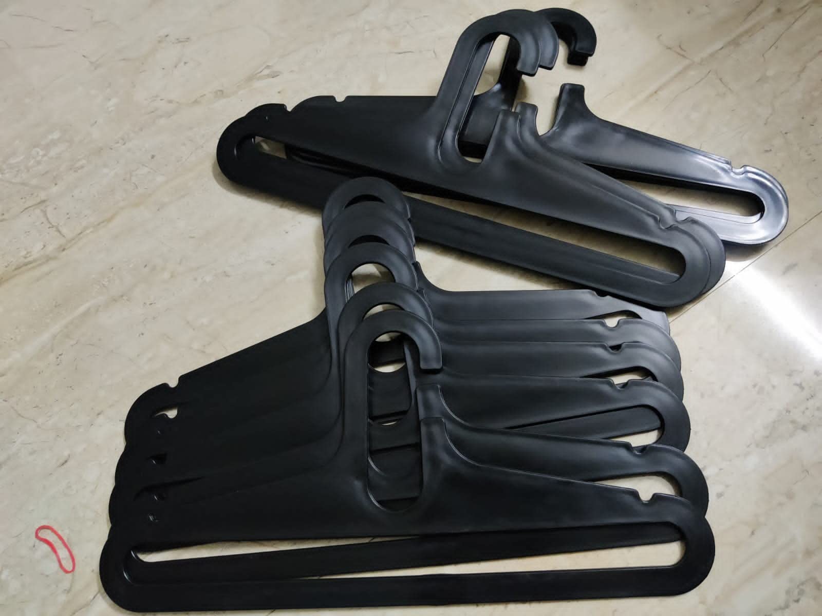 GEOCARTER Black Plastic Hangers for Sarees Organizer Clothes Hanger