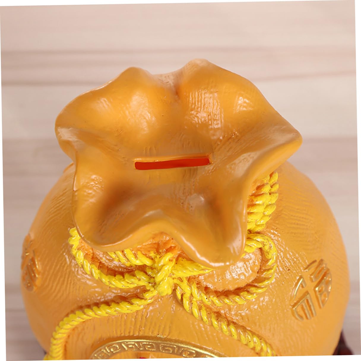KOMBIUDA Goldene Spardose in Geldsack Form aus Kunstharz Neujahrs Sparschwein für Dekorative Münzaufbewahrung und Autoinnenraum Deko