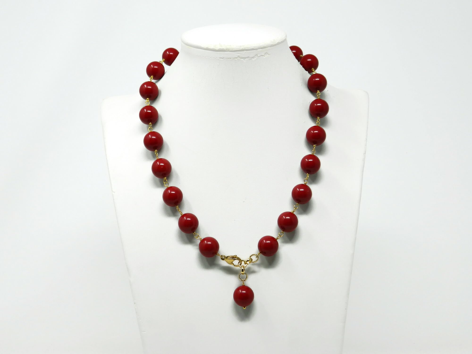Collana girocollo donna con palline lisce 14 mm in pasta di corallo rosso scuro – Catenella e chiusura dorata – Lunghezza 52 cm – Gioielli artigianali Made in Italy – Nichel free – DodiGioielli