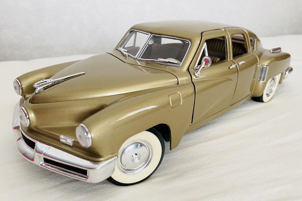 1948 Tucker ダイキャストモデル Amazon.com: Road Signature 1948 Tucker Torpedo Cream 1/18