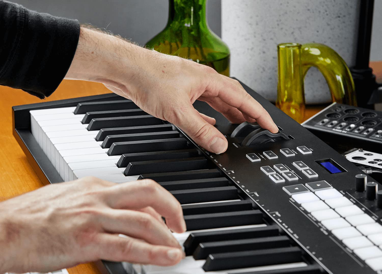 [ほぼ未使用] MIDIキーボード　LAUNCHKEY88 novationの新たなMIDIキーボードLaunchkey 88 MK IIIをご紹介いたします。