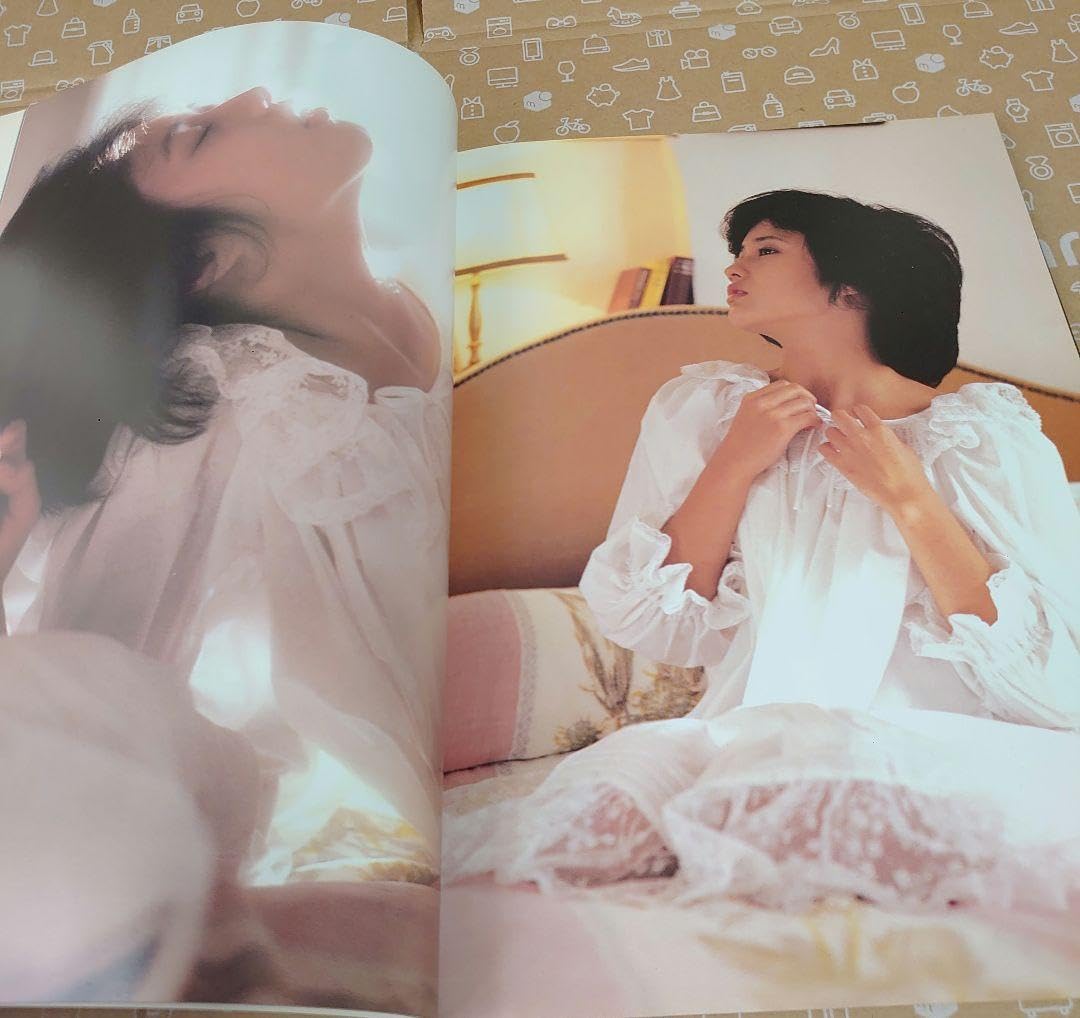 Amazon.co.jp: 三田寛子写真集 LOVE LETTER from Sp : おもちゃ