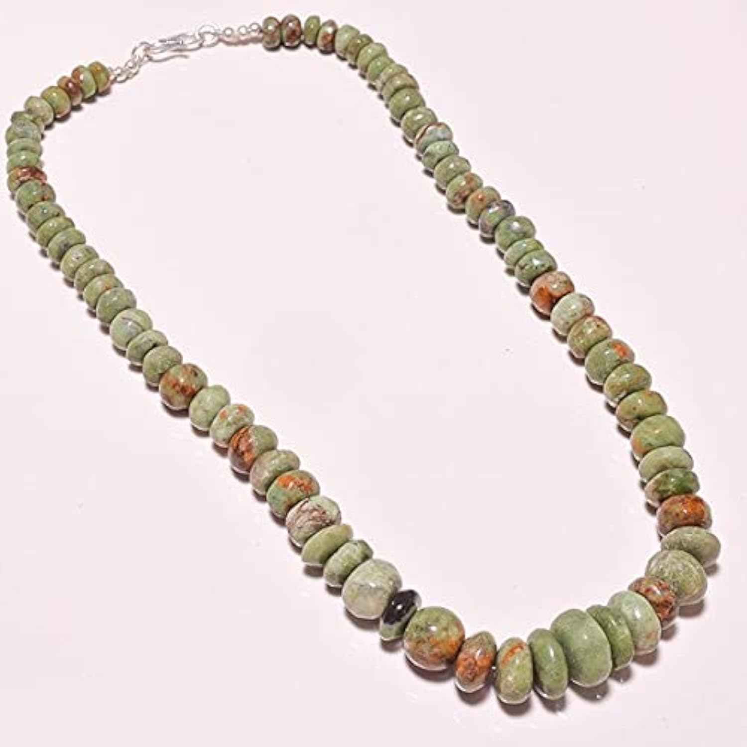 Collier en jaspe vert naturel élégant pour sublimer vos tenues bohèmes chic au quotidien