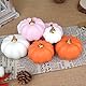Miaikoe Künstliche Kürbisse 12Pcs Verschiedene Größen und Farben Bulk Ernte Lebensechte Kürbis gefälschte Schaum Kürbisse Set für Herbst Herbst Halloween Party Thanksgiving Urlaub Dekor Anzeige