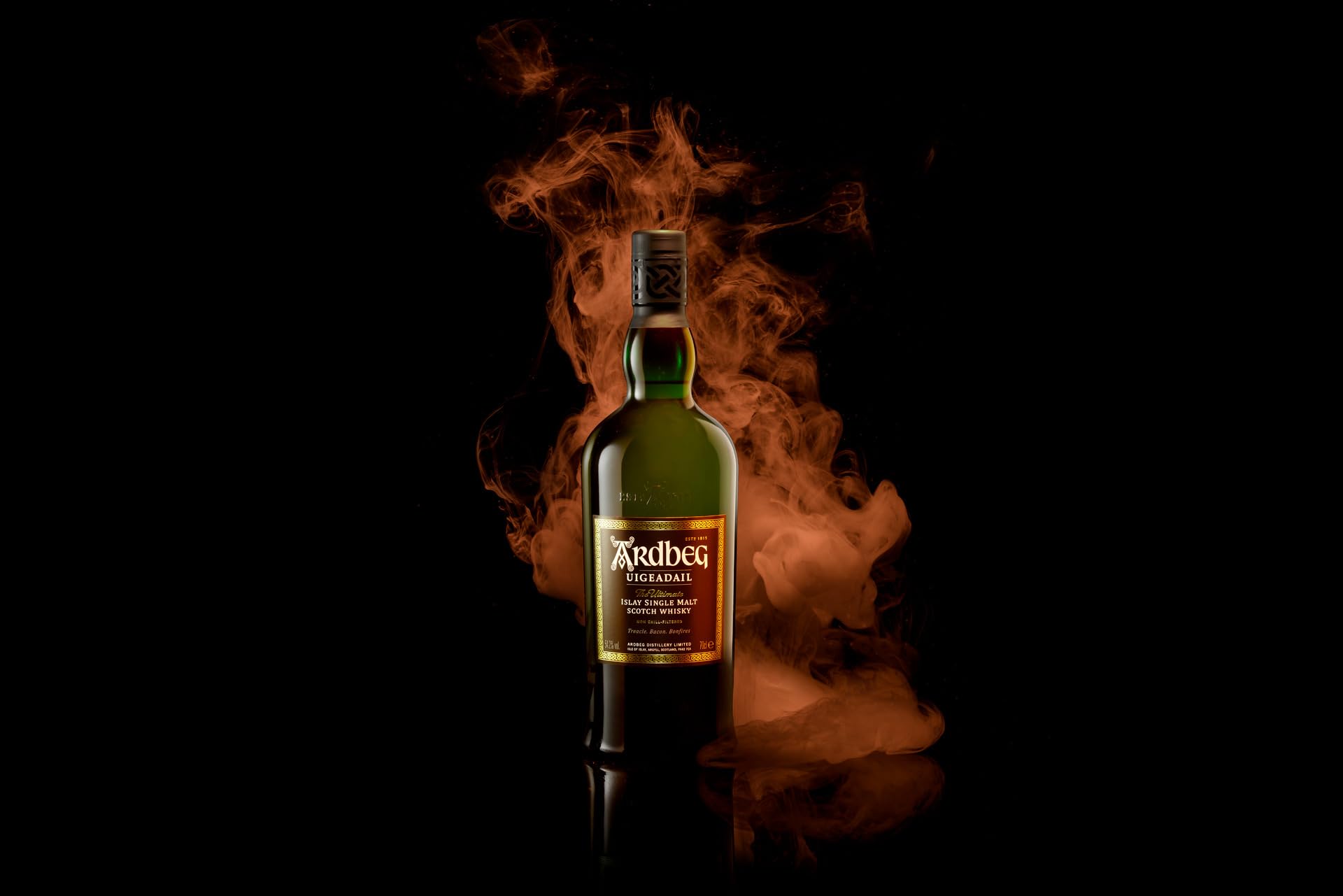 Ardbeg Uigeadail Whisky Single Malt 70cl 54,2% | Whisky single malt 54,2%. Vieilli dans d'anciens fûts de sherry et de bourbon. Profil fumé et boisé.