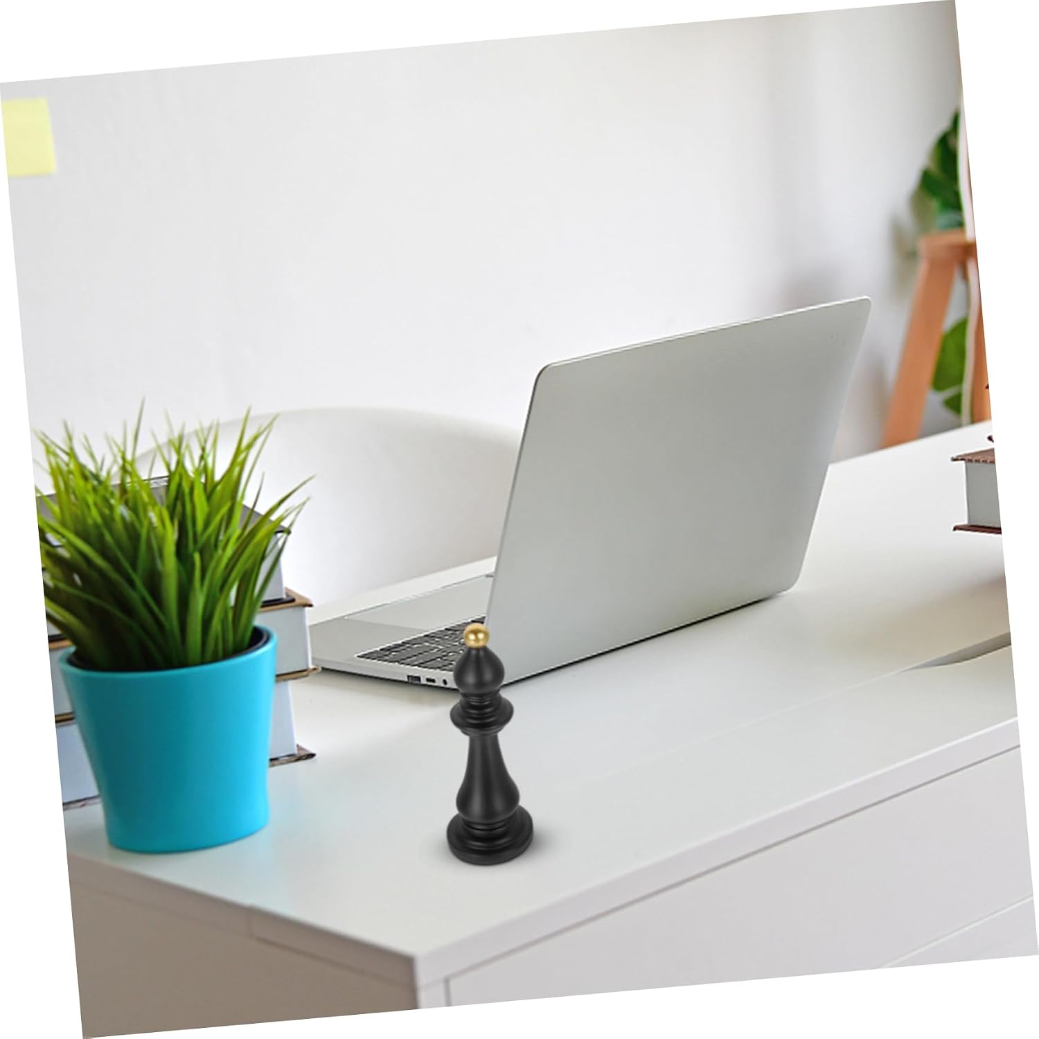 GARVALON Stylish Resin Chess Desktop Decor Sculpture for Home or Car image 4