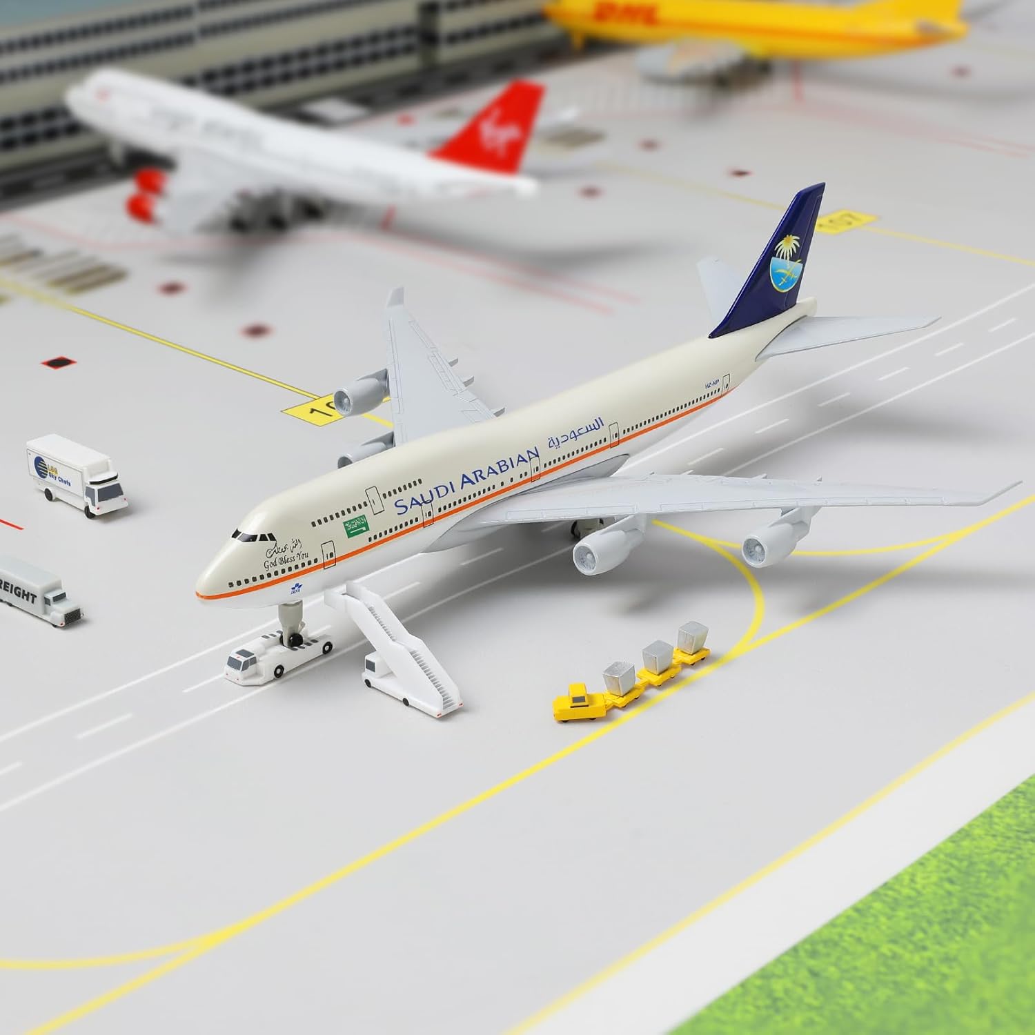 747 1/300 Scale Airplane Model Saudi Arabian Boeing 747 Diecast Metal Panam Model Plane Kits for Adult (with Stand) Aircraft Model for Gifts or Desktop Display Collections -8 inches L