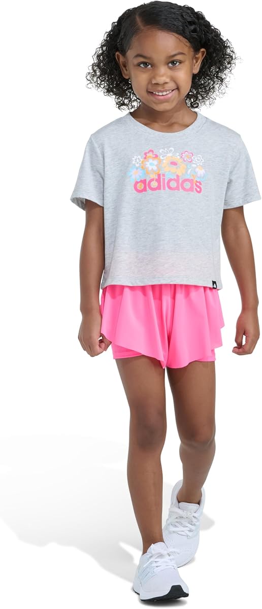adidas Conjunto de camiseta y pantalón corto fluido de 2 piezas para niñas