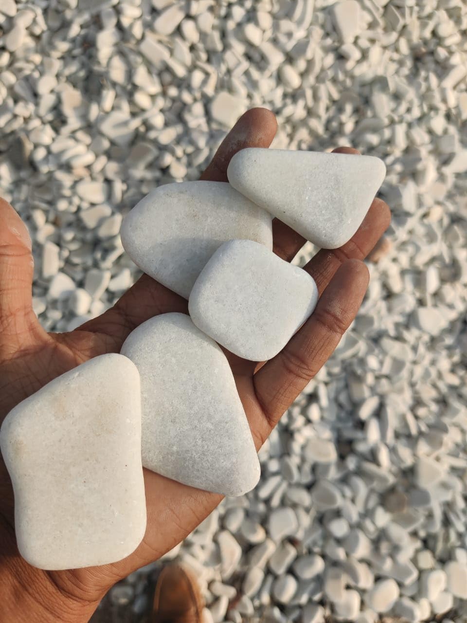PEBBLES INDUSTRIES Super White Flat |Decorative Pebbles | Garden Pebbles | Colored Pebbles | Smooth Pebbles | River Pebbles (3 kg Pack) (B0D9JQ3JF1) Amazon Price History, Amazon Price Tracker