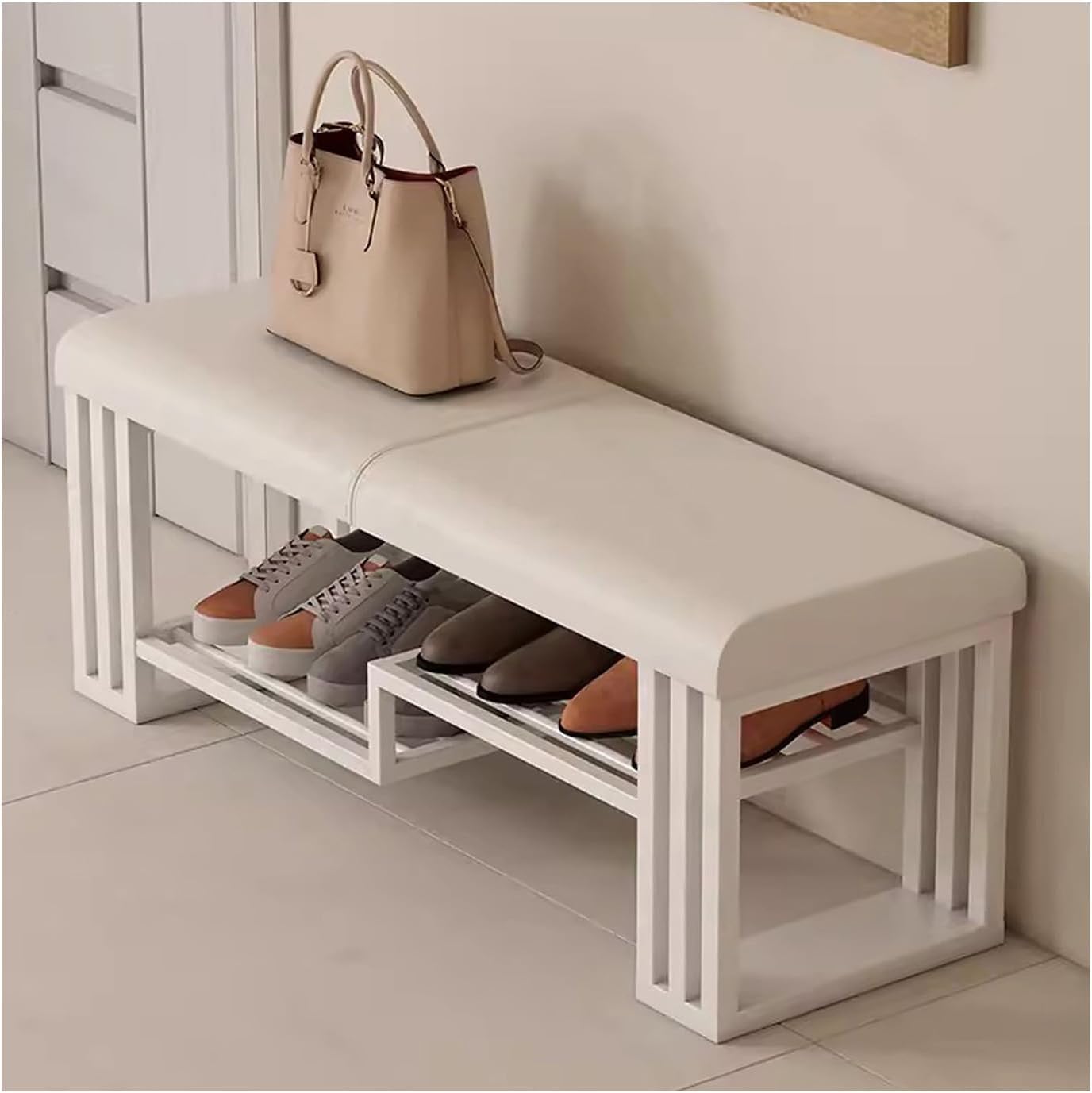 Banc à chaussures d'entrée idéal pour un couloir moderne et une assise confortable