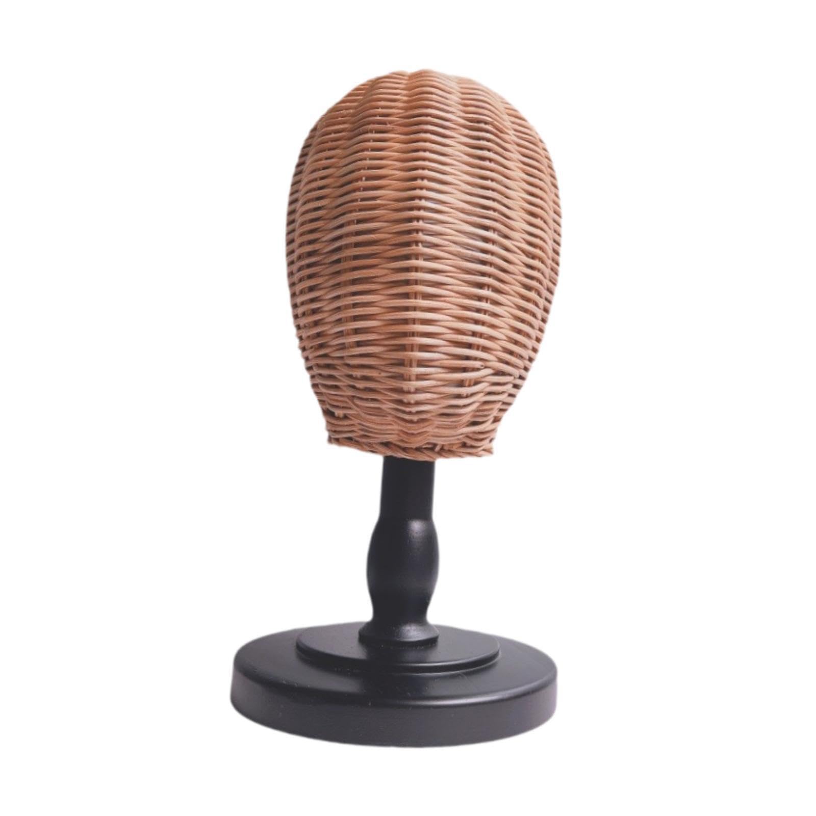 Innovativo espositore in rattan con testa di manichino per riporre con stile parrucche, sciarpe e cappelli sulle scrivanie dei saloni. Espositore per