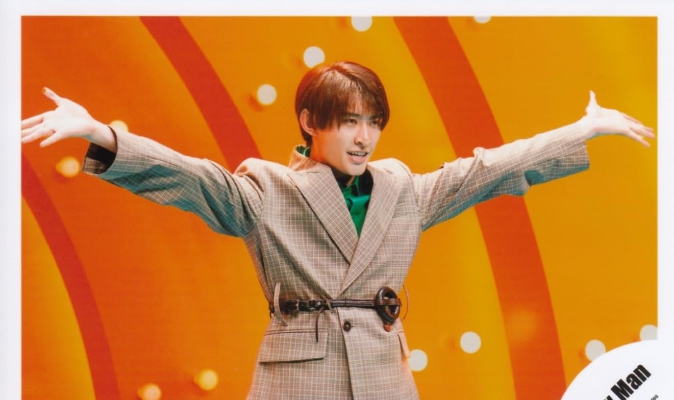 Amazon.co.jp: Snow Man 公式 生 写真（向井康二）SM01776 : ホビー