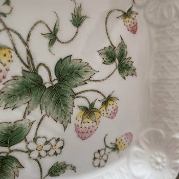 Amazon.co.jp: タウンアンドカントリー ストロベリー柄 ケーキ皿