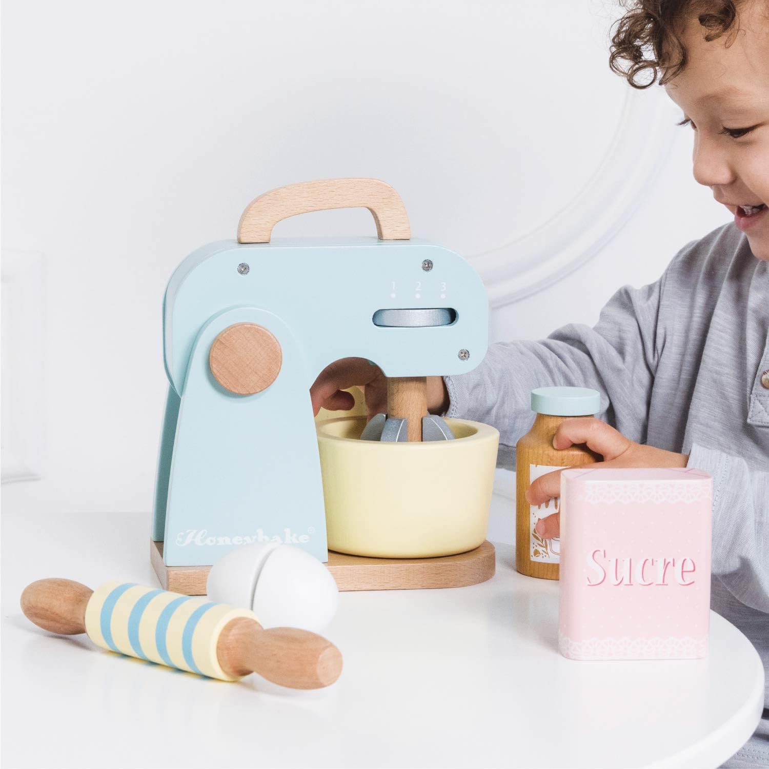 Le Toy Van – Honeybake Rollenspiel-Küchenmaschine aus Holz | Rollenspiel für Kinder Küchenzubehör, Küchenmaschine, Geeignet für Kinder ab 3 Jahren, TV285