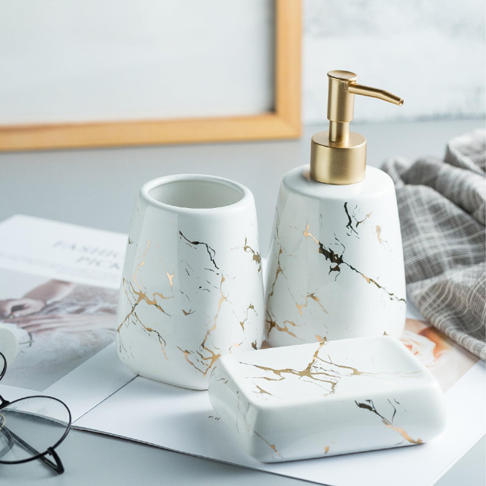 Set di 3 Accessori Bagno in Marmo Lucido Bianco, Contenitore Sapone, Portaspazzolino e Flacone Lozione, Compatto e Portatile per Organizzazione Lavabo e Igiene Quotidiana