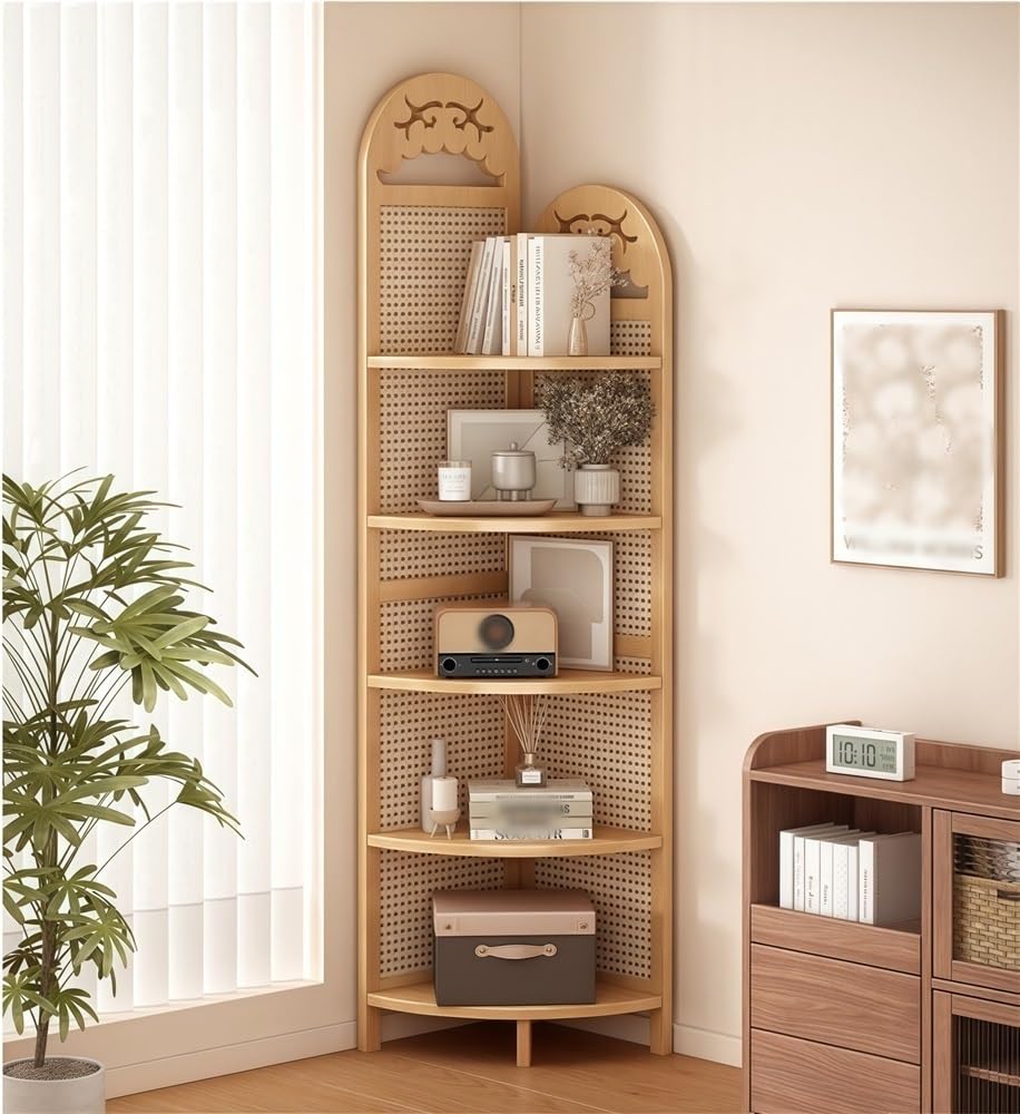 Estantería de salón en esquina con ratán y madera para decorar el dormitorio con estilo boho