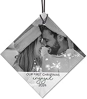 Vista 16 de Nuestro primer adorno de Navidad comprometido 2025 colgante de vidrio estampado – decoración rústica personalizada de corazones de granja